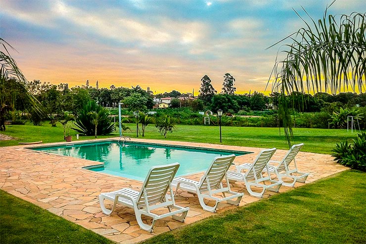 Hotéis e pousadas em Holambra: Piscina do Parque Hotel Holambra (Foto: Reprodução/Booking)