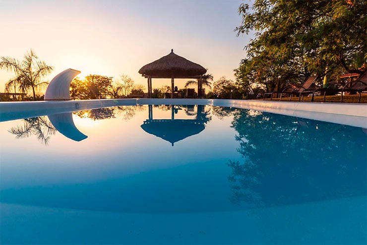 Hotéis e pousadas em Holambra: Piscina do Rancho da Cachaça (Foto: Reprodução/Booking)