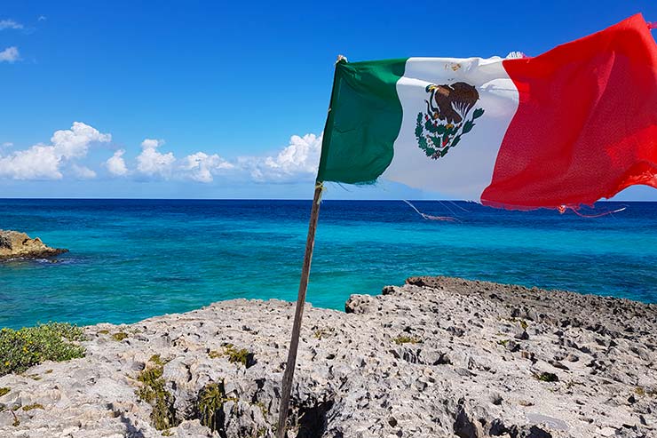 Bandeira do México na Playa El Mirador