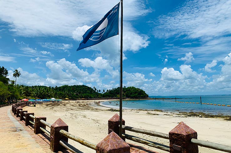 Bandeira Azul da praia da Ponta de Nossa Senhora de Guadalupe (Foto: Esse Mundo é Nosso)