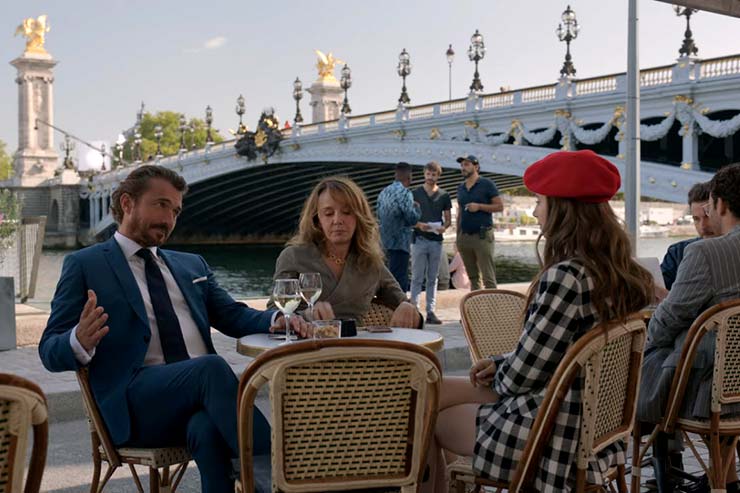 Ponte Alexandre III como locação de Emily em Paris