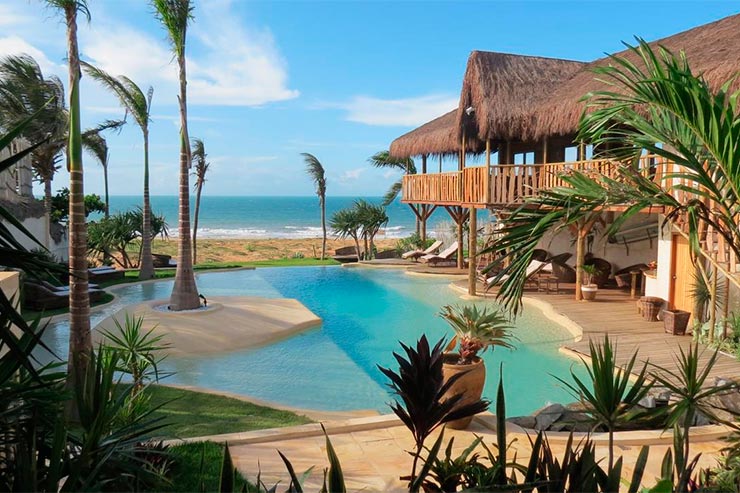 Pousadas em Jericoacoara: Piscina e praia na Hurricane Jeri (Foto: Divulgação)