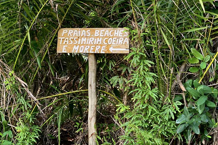 Sinalização na trilha em Boipeba