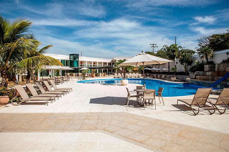 Hotéis e pousadas em Itu: Área externa e piscina do Itu Plaza Hotel (Foto: Divulgação)