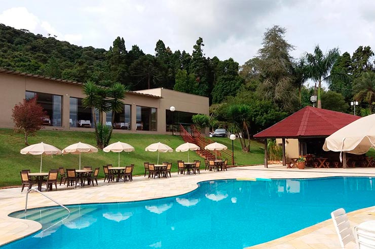 Onde ficar em Poços de Caldas: Piscina da pousada Nascentes da Serra (Foto: Divulgação)