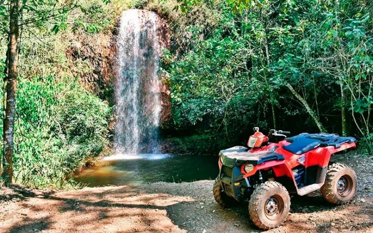 Dica de viagem em família: Passeio de quadriciclo em Brotas (Foto: DIvulgação)