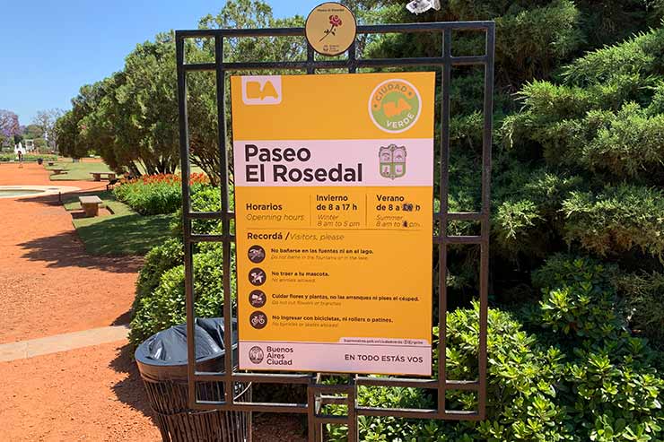 Placa de entrada do El Rosedal de Palermo ,e Buenos AIres (Foto: Esse Mundo é Nosso)