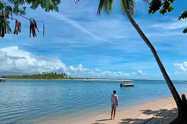 Roteiro em Boipeba: Mar, céu azul e coqueiro na praia da Boca da Barra (Foto: Esse Mundo é Nosso)