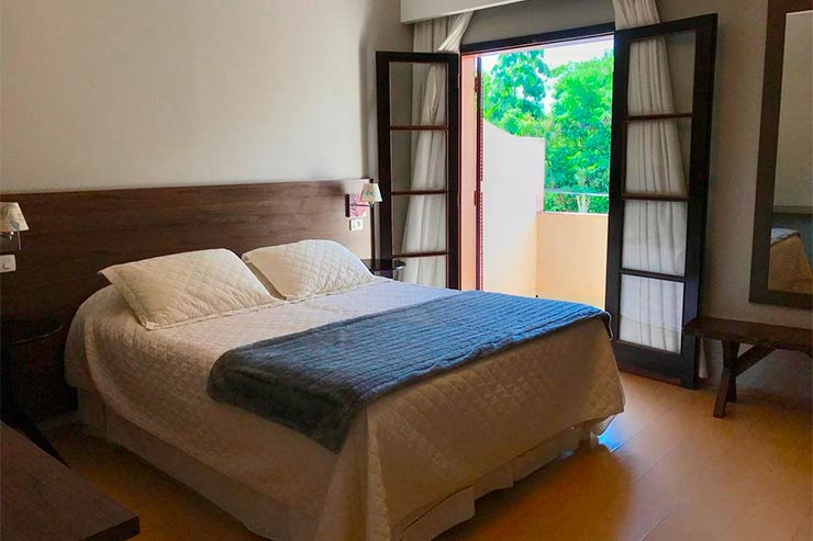 Hotéis e pousadas em São Roque: Quarto com cama de casal do Stefano Hotel (Foto: Divulgação)