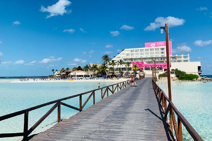 Passarela que dá acesso ao Mia Reef, resort situado na Playa Norte em Isla Mujeres 