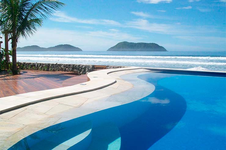 Piscina, mar e céu azul no Juquehy La Plage (Foto: Divulgação)