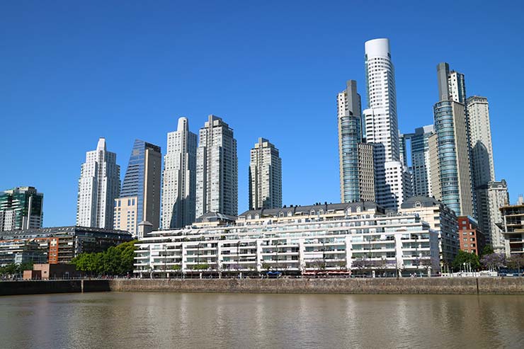 Prédios e rio em Puerto Madero, Buenos Aires (Foto: Esse Mundo é Nosso)