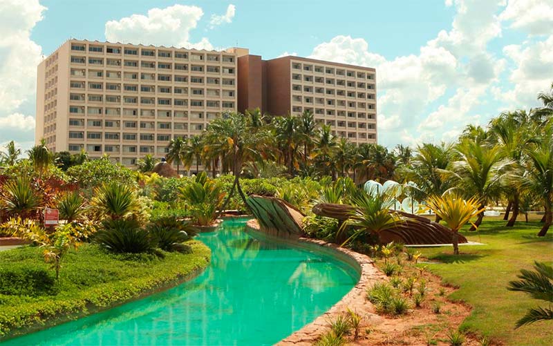 Hotel em Olímpia: Rio artificial e prédio do Hot Beach (Foto: Divulgação)