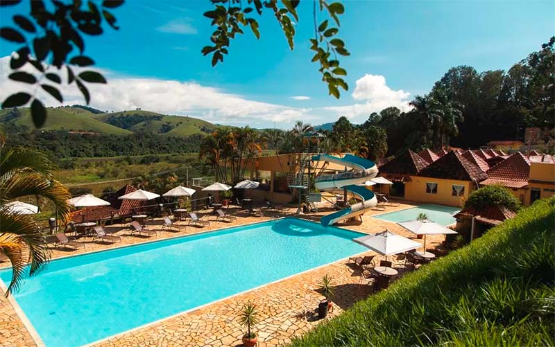 Hotel em São Lourenço: Piscina e área externa da Pousada Le Sapê