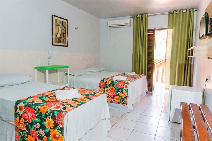 Quarto com duas camas da Pousada Murici (Foto: Divulgação)