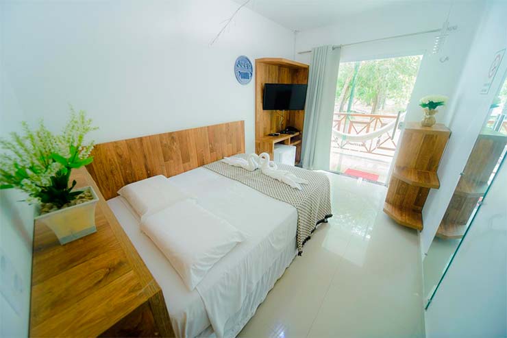 Onde ficar em Barreirinhas: Quarto a pousada Toca dos Aventureiros com cama de casal (Foto: Divulgação)