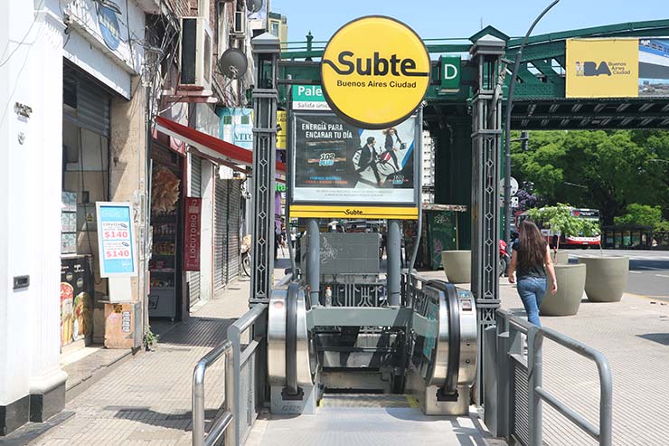 Entrada da estação de metrô em Buenos Aires (Foto: Esse Mundo é Nosso)