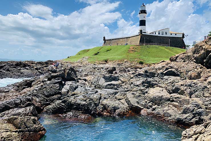 Buraco da Sereia é a mais famosa das piscinas naturais no Farol da Barra