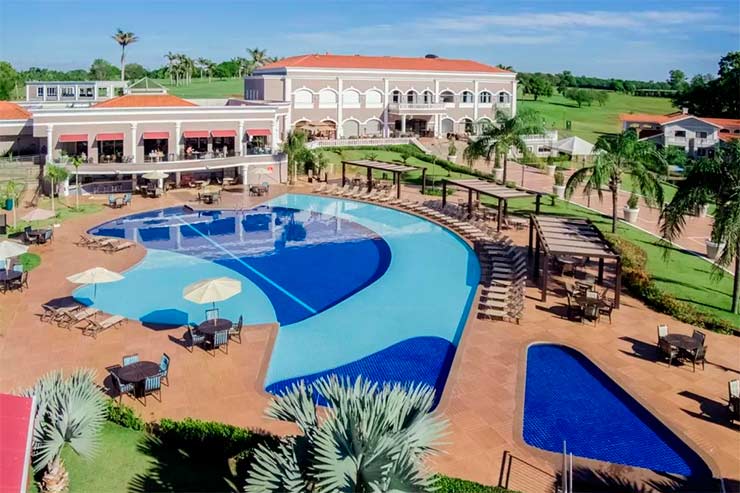 Hotel em Foz do Iguaçu: Área da piscina do Wish Foz do Iguaçu (Foto: Divulgação)