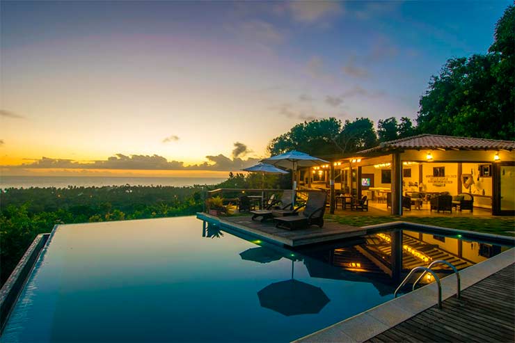 Pôr do sol na piscina da Manacá Pousada (Foto: Divulgação)