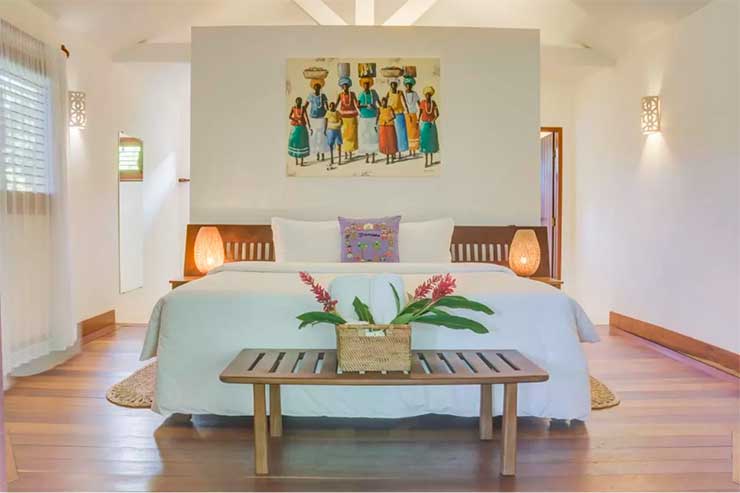 Pousadas em Trancoso: Quarto da Calypso com cama de casal (Foto: Divulgação)