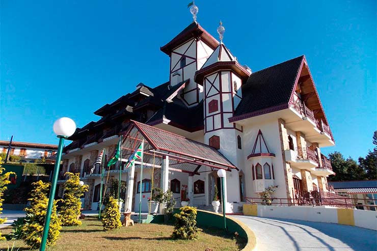 Área externa do Nacional Inn em um dia de céu azul(Foto: Divulgação)