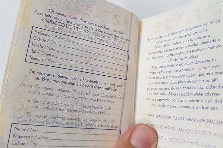 Campos com informações do titular do passaporte
