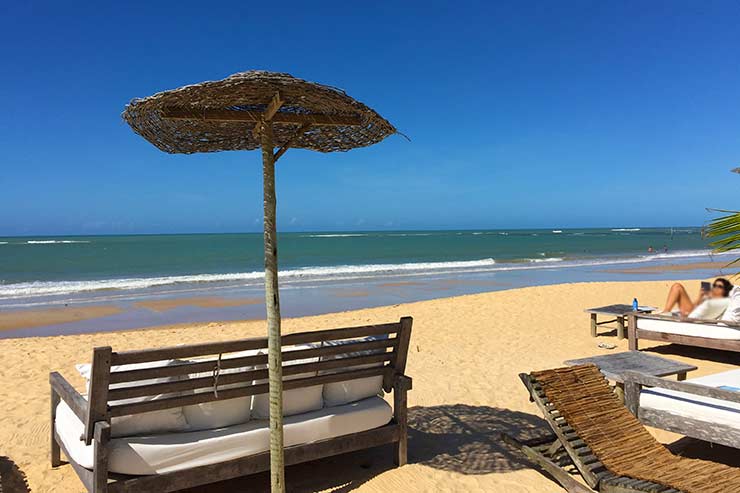 Vista do mar da Praia dos Coqueiros no Uxua Beach Bar