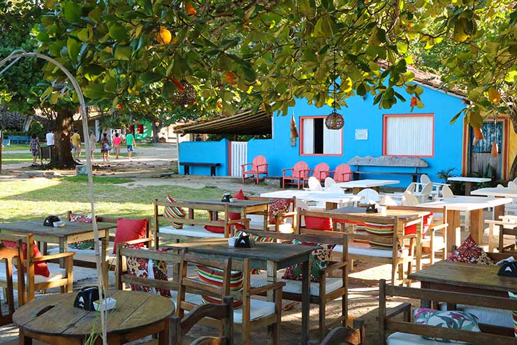 Mesas ao ar livre de restaurante no Quadrado em Trancoso