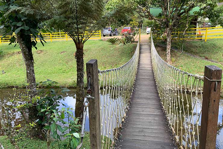 Ponte que dá acesso ao parque Corredeiras do Alcantilado em Visconde de Mauá