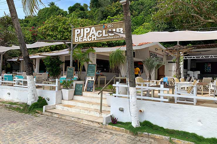 Restaurantes em Pipa: Entrada do Pipa Beach Club na praia do centro