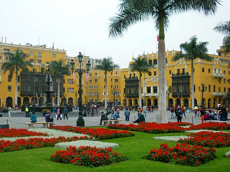 Prédios da Plaza Mayor na capital peruana