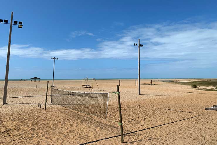 Rede de vôlei na Praia do Cardeiro em São Miguel do Gostoso