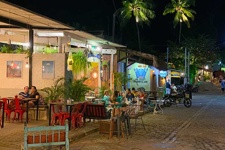 Restaurantes em São Miguel do Gostoso: Rua da Praia da Xepa à noite