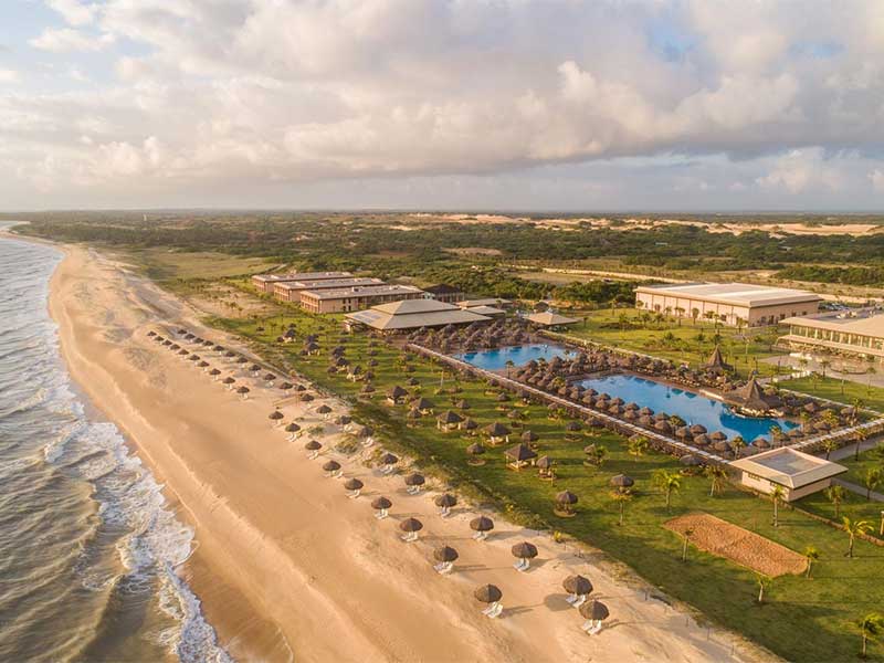 Visa aérea da praia e do Vila Galé Resort em Touros, RN