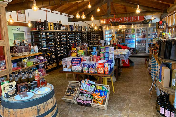 Queijos, vinhos e importados da Santa Fé, uma das lojas em Monte Verde,