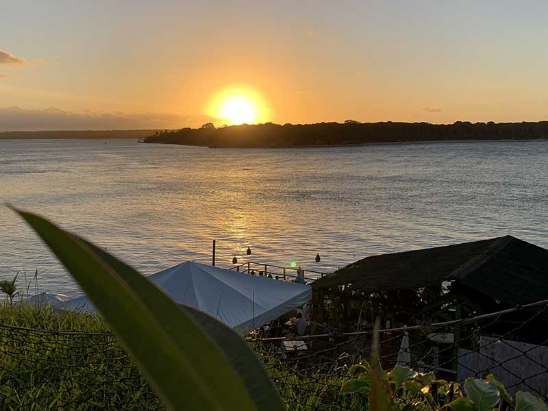 Pôr do sol na Lagoa de Guaraíras, em Tibau do Sul