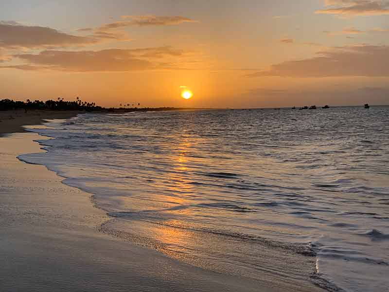 Pôr do sol no mar de São Miguel do Gostoso