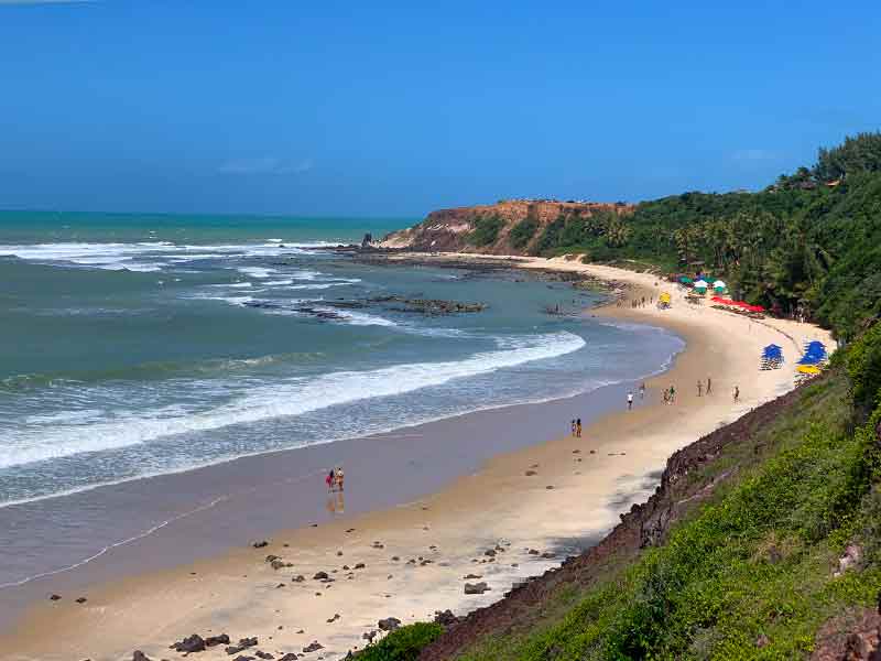 Praia do Amor vista do alto com areia e mar