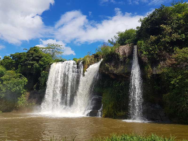 Vista da Cachoeira da Fumaça em Carrancas