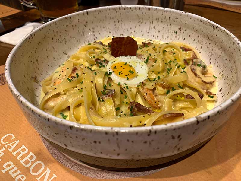 Carbonara com camarão da cantina Kombina Felice