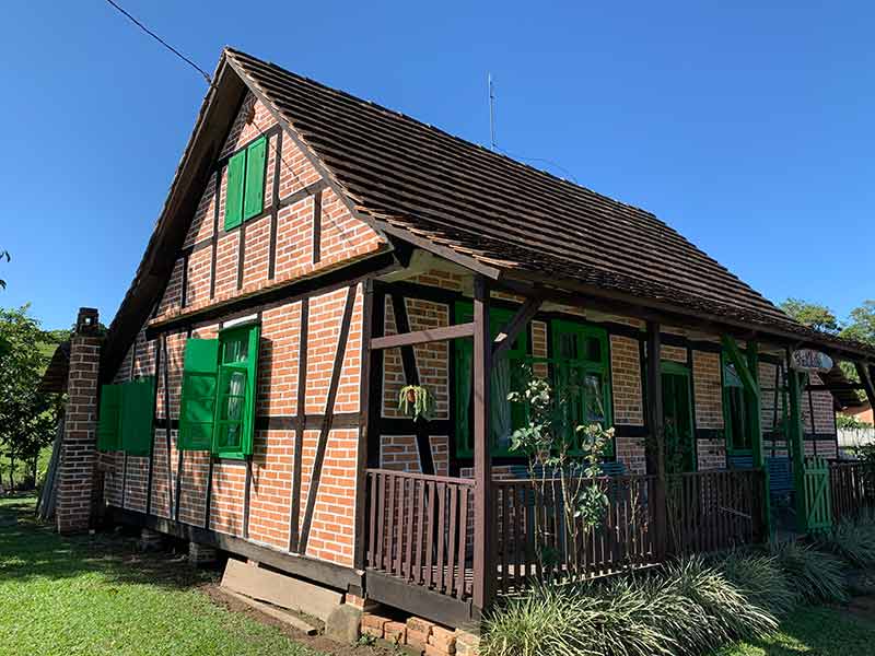 Casa construída na técnica do Enxaimel localizada na Rota do Enxaimel, dica do que fazer em Pomerode, Santa Catarina