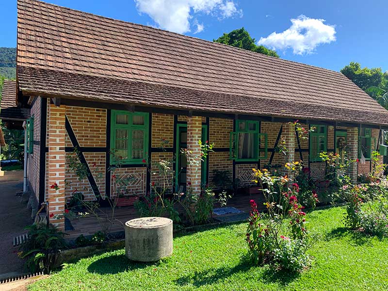 Área externa da Casa Siewert, dica do fazer em Pomerode, construída na técnica enxaimel