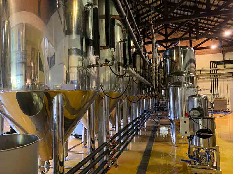 O que fazer em Pomerode: Área interna da fábrica da cervejaria Schornstein