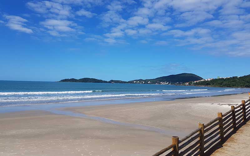 Vista da Praia de Bombas, um dos lugares de preservação da taxa de Bombinhas