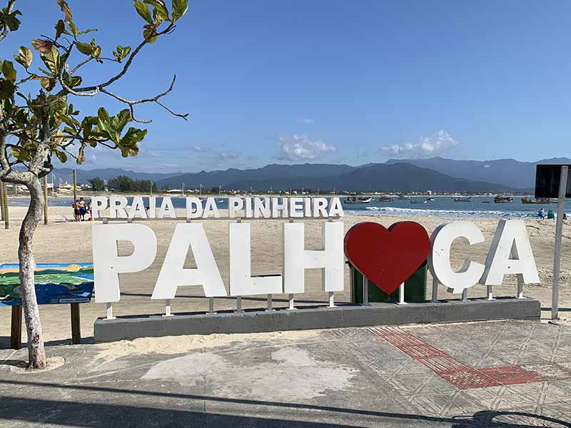 Letreiro da Praia da Pinheira em Palhoça, Santa Catarina