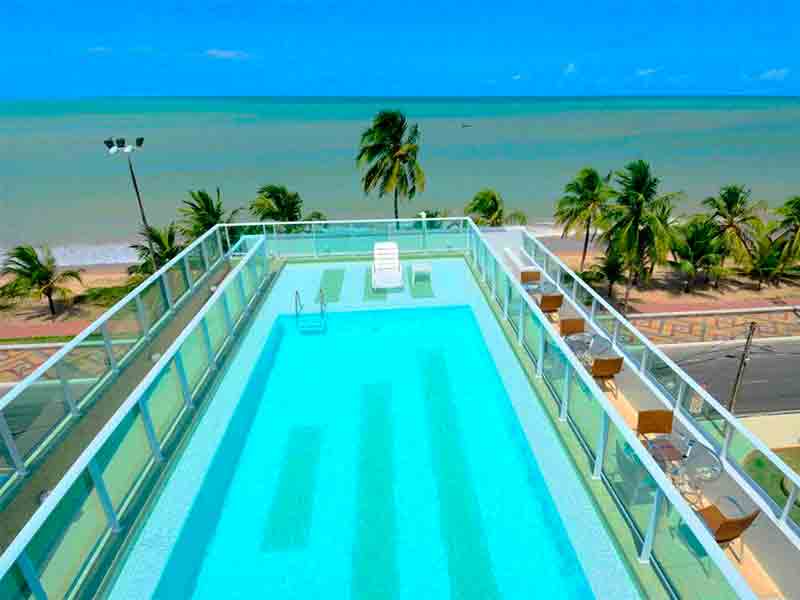 Piscina vazia do Nord Green Easy Sunset um dos hotéis em João Pessoa, em frente à praia