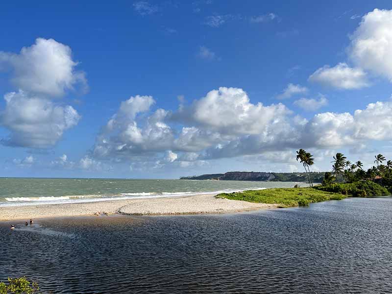 Lagoa na Praia de Tabatinga, na Paraíba