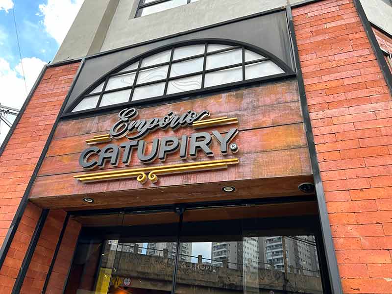 Entrada da Empório Catupiry, restaurante da Catupiry, em São Paulo