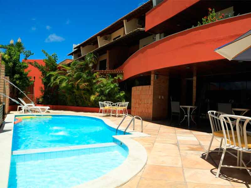 Piscina vazia do Garbos Soleil, dica de onde ficar em Natal, em dia de céu azul